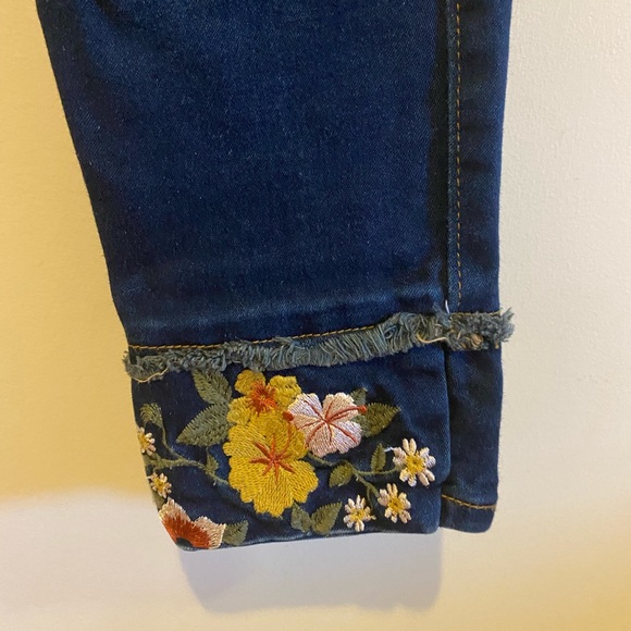 Gio’s Jeans- Embroidered Ankle Stretch Denim - Picture 4 of 9